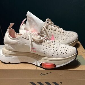 Nike Women's Athletic Shoes - White and Pink